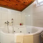 Semi Detached In Complex With Shared Semi Olympic Swimming Pool In 別荘 クシャダス