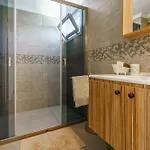 Semi Detached In Complex With Shared Semi Olympic Swimming Pool In 別荘 クシャダス