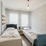 Semi Detached In Complex With Shared Semi Olympic Swimming Pool In 別荘