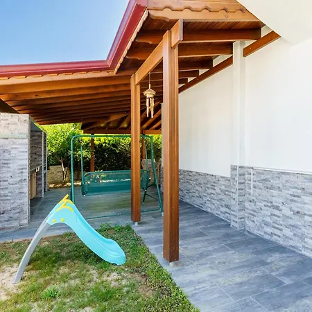 Semi Detached In Complex With Shared Semi Olympic Swimming Pool In 別荘 *