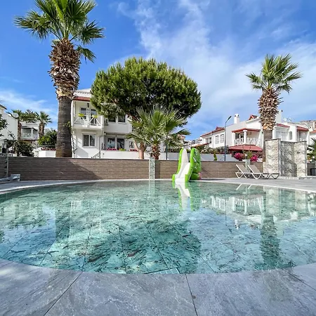 Semi Detached In Complex With Shared Semi Olympic Swimming Pool In 別荘 *
