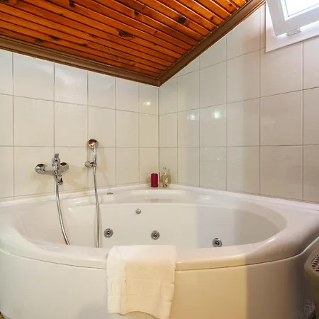 Semi Detached In Complex With Shared Semi Olympic Swimming Pool In Feriehus Kusadası