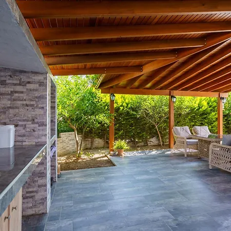 Semi Detached In Complex With Shared Semi Olympic Swimming Pool In Feriehus Kusadası