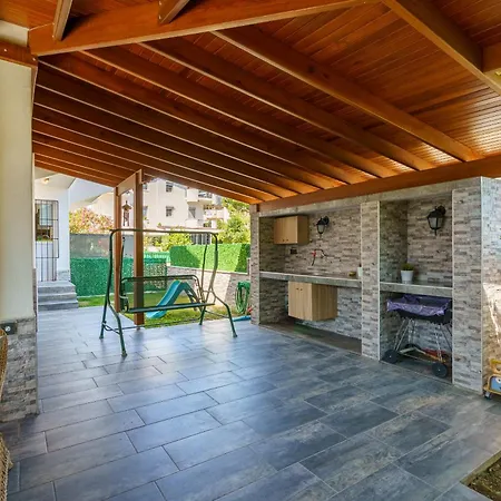 Hébergement de vacances Semi Detached In Complex With Shared Semi Olympic Swimming Pool In