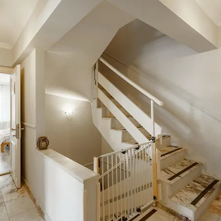 Semi Detached In Complex With Shared Semi Olympic Swimming Pool In Hébergement de vacances Kusadası