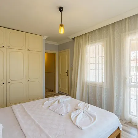 Semi Detached In Complex With Shared Semi Olympic Swimming Pool In Hébergement de vacances Kusadası
