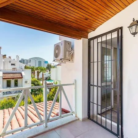 Hébergement de vacances Semi Detached In Complex With Shared Semi Olympic Swimming Pool In *