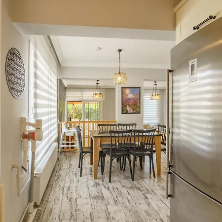 Hébergement de vacances Semi Detached In Complex With Shared Semi Olympic Swimming Pool In *
